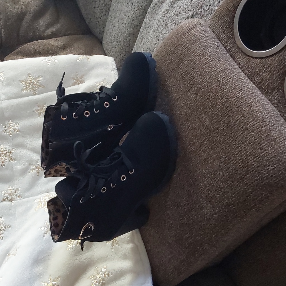 CUTE womans boots.